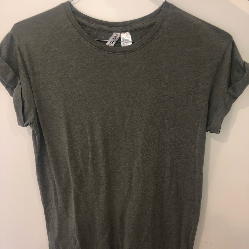 Divided t shirt dress. Hm basic